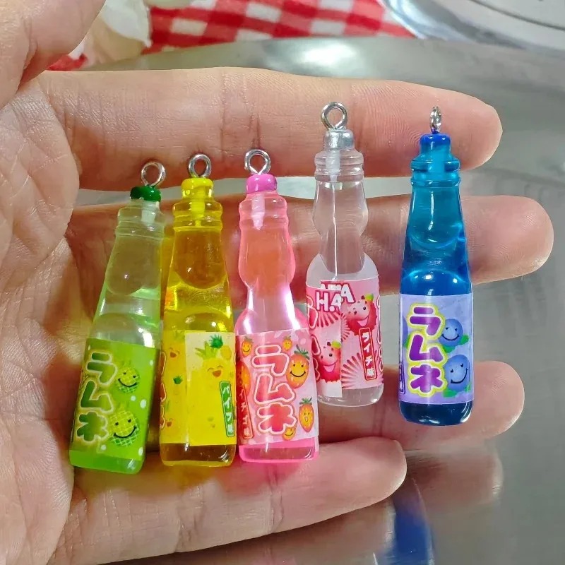 Resin Craft Projects - ชาร์มเรซิ่นรูปขวดโซดาขนาดเล็ก 10 ชิ้น จี้รูปขวดเครื่องดื่มน่ารัก อุปกรณ์งานฝีมือ DIY